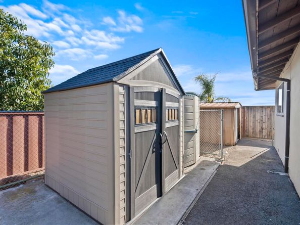 677 Fairway St, Hayward CA 94544
