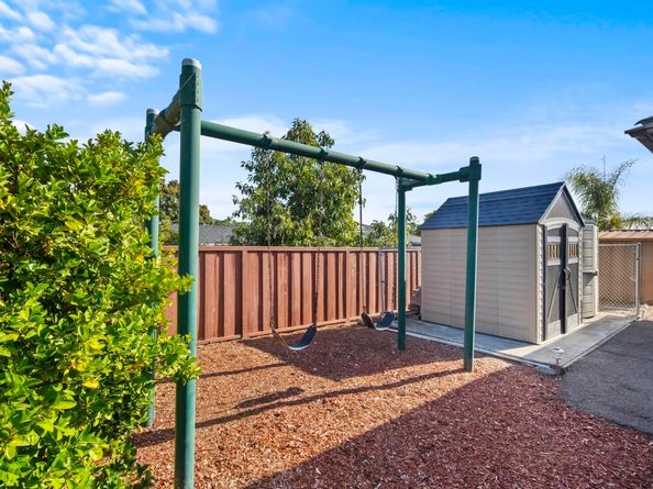 677 Fairway St, Hayward CA 94544