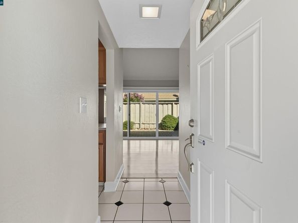 23 Mt Wilson Way, Clayton CA 94517