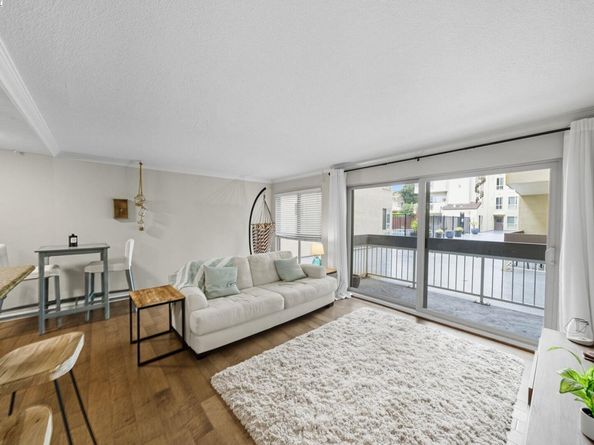 77 Fairmount Ave 101, Oakland CA 94611