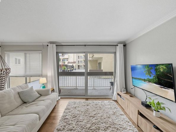77 Fairmount Ave 101, Oakland CA 94611