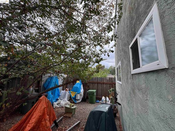 7425 Weld Street, Oakland CA 94621