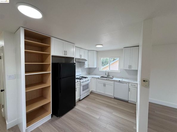 7425 Weld Street, Oakland CA 94621