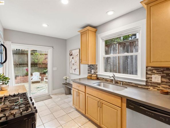 1006 Glendora Ave, Oakland CA 94602