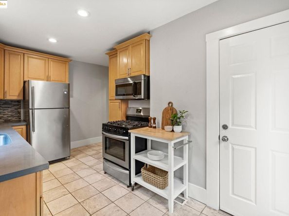 1006 Glendora Ave, Oakland CA 94602