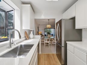 2578 Oak Road 212, Walnut Creek CA 94597