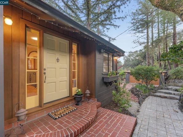 11 Los Conejos, Orinda CA 94563