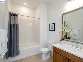 2885 Tradewind Dr, Alameda CA 94501