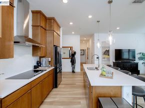 2885 Tradewind Dr, Alameda CA 94501