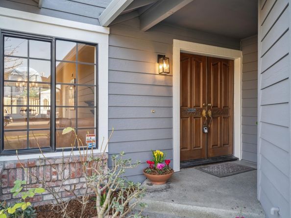 18 Applegate Way, Alameda CA 94502