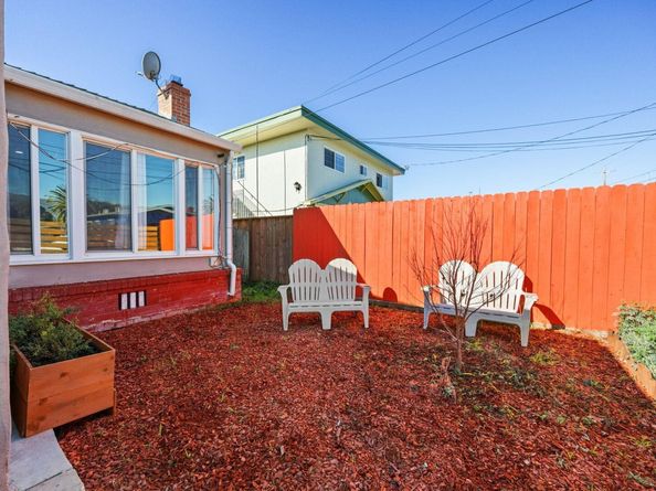 7447 Lockwood St, Oakland CA 94621