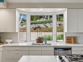 11 El Caminito, Orinda CA 94563
