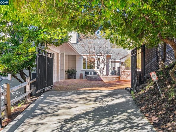 11 El Caminito, Orinda CA 94563