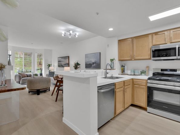 320 Caldecott 116, Oakland CA 94618