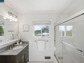 102 Hillcrest Dr, Orinda CA 94563