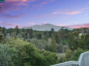 102 Hillcrest Dr, Orinda CA 94563