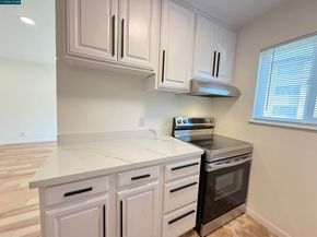 10 Moss Ave 15, Oakland CA 94610