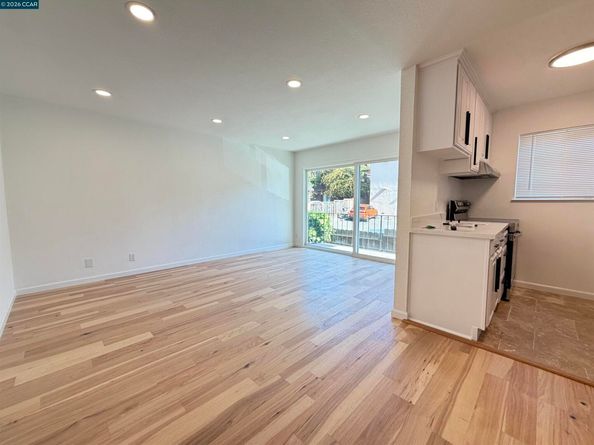 10 Moss Ave 15, Oakland CA 94610