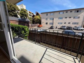 10 Moss Ave 15, Oakland CA 94610