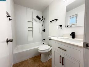 10 Moss Ave 15, Oakland CA 94610