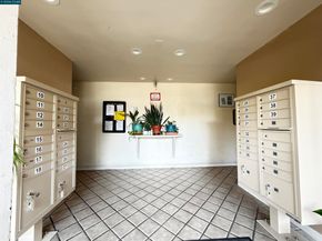 10 Moss Ave 15, Oakland CA 94610