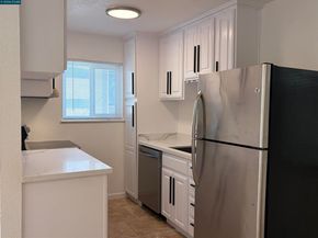10 Moss Ave 15, Oakland CA 94610