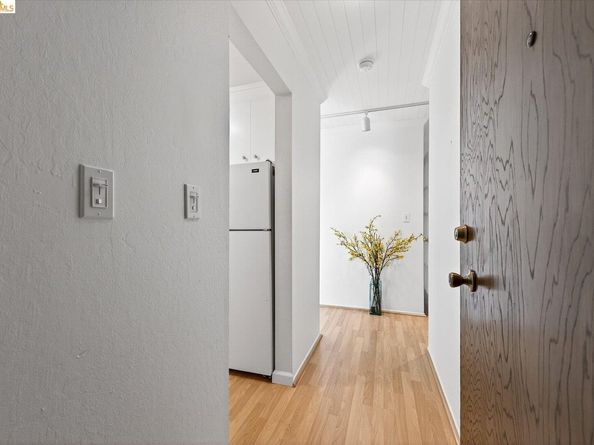 1305 Boulevard WAY APT 303, Walnut Creek CA 94595