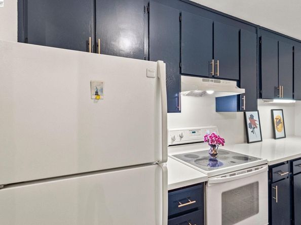 955 Shorepoint Ct 100, Alameda CA 94501