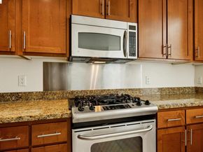 423 7th St 401, Oakland CA 94607