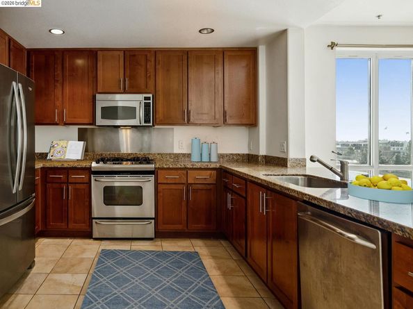 423 7th St 401, Oakland CA 94607