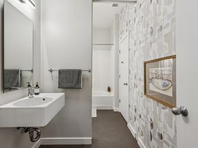 9 Ealing Ln, Oakland CA 94608