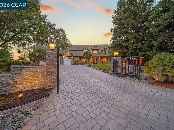 101 Amigo Ln, Walnut Creek CA 94596