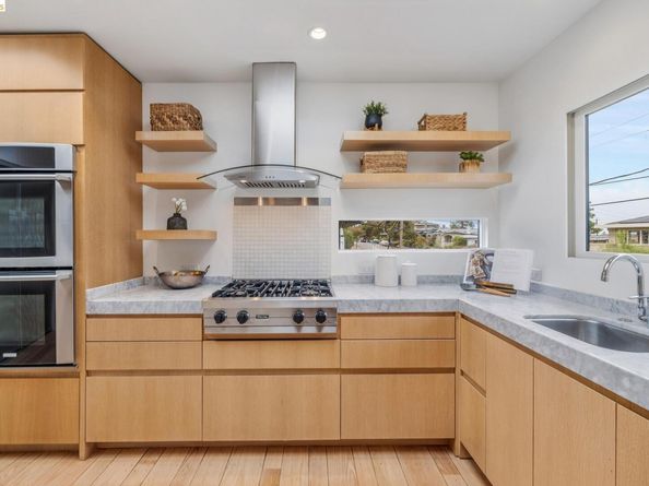 5427 Carlton St, Oakland CA 94618