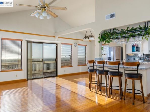16900 Robey Dr, Castro Valley CA 94578