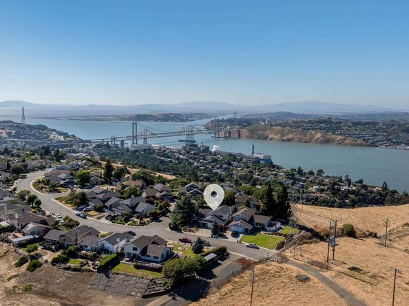423 Duperu Dr, Crockett CA 94525