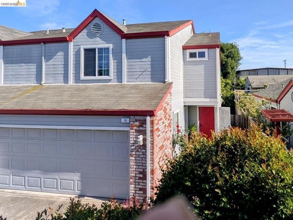 16 Town Sq PL, Oakland CA 94603