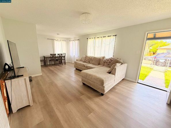 238 Fitzpatrick Rd, Oakland CA 94603