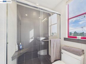 2932 Filbert St 2, Oakland CA 94608