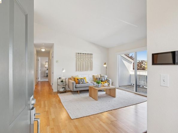 6 Schooner Ct, Richmond CA 94804