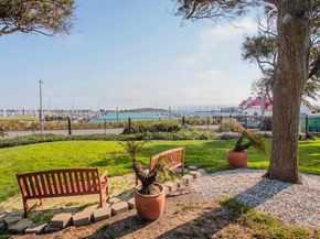 6 Schooner Ct, Richmond CA 94804