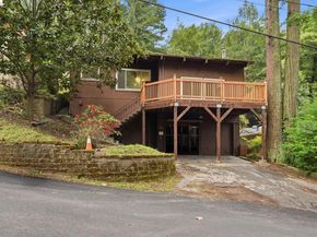 33 Eastwood Ct, Oakland CA 94611