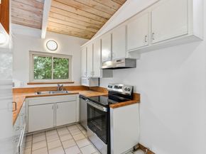 33 Eastwood Ct, Oakland CA 94611