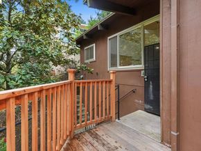 33 Eastwood Ct, Oakland CA 94611