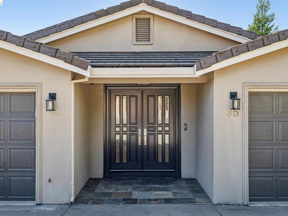 35 Bay Forest Ct, Oakland CA 94611