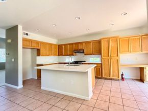 852 Meadow View Dr, Richmond CA 94806