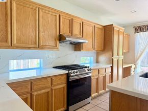 852 Meadow View Dr, Richmond CA 94806