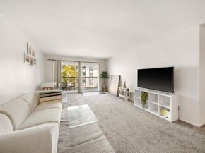 960 Shorepoint Court 214, Alameda CA 94501