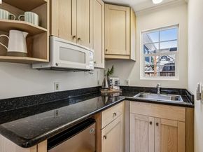 6521 Dover St, Berkeley CA 94703