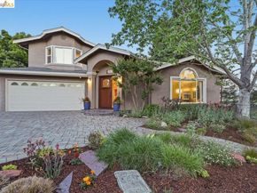 18100 De Souza Pl, Castro Valley CA 94546