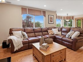 18100 De Souza Pl, Castro Valley CA 94546